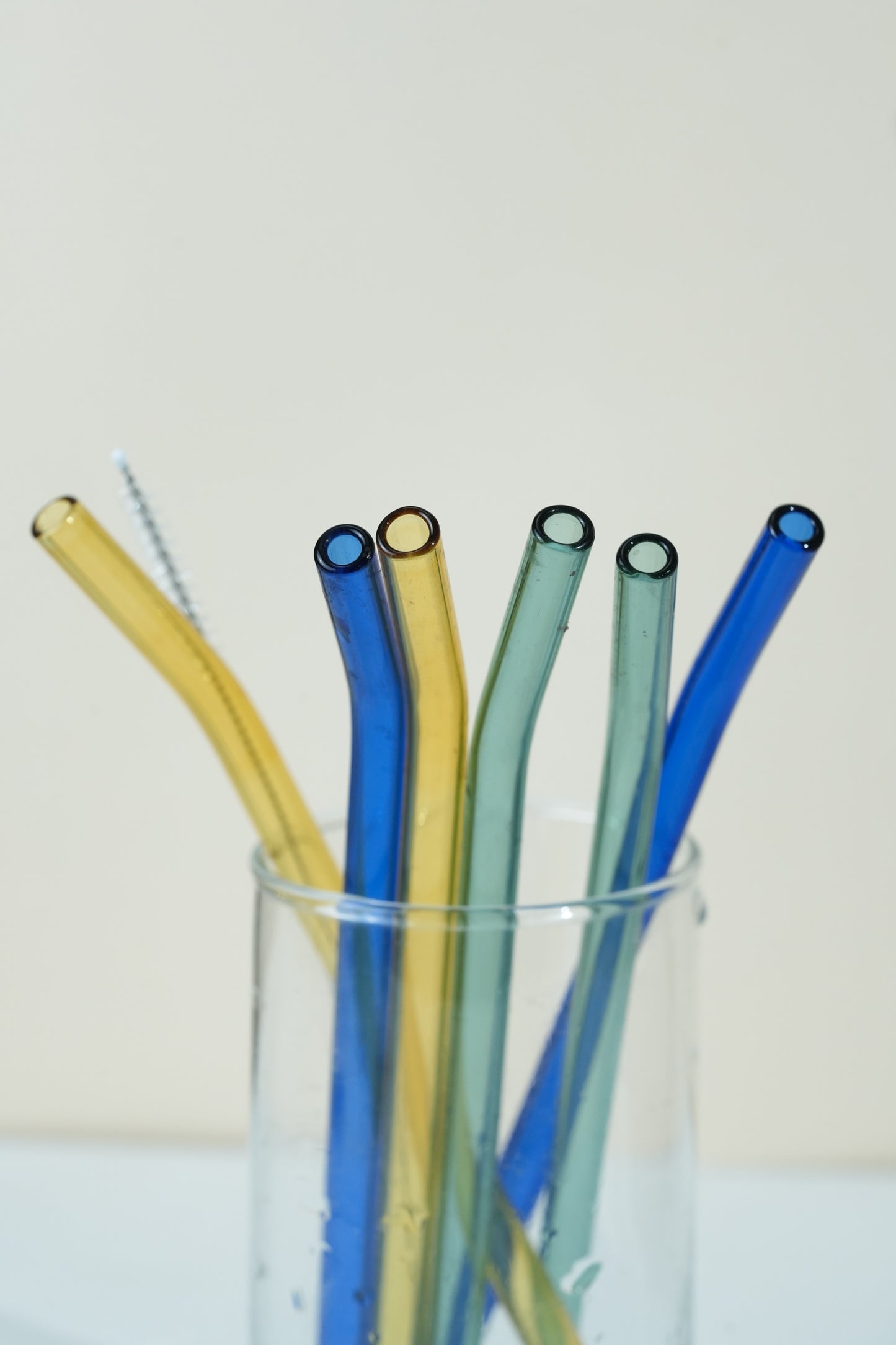 Coloured Glass Straws Set of 6 with Straw Cleaner (20cm)