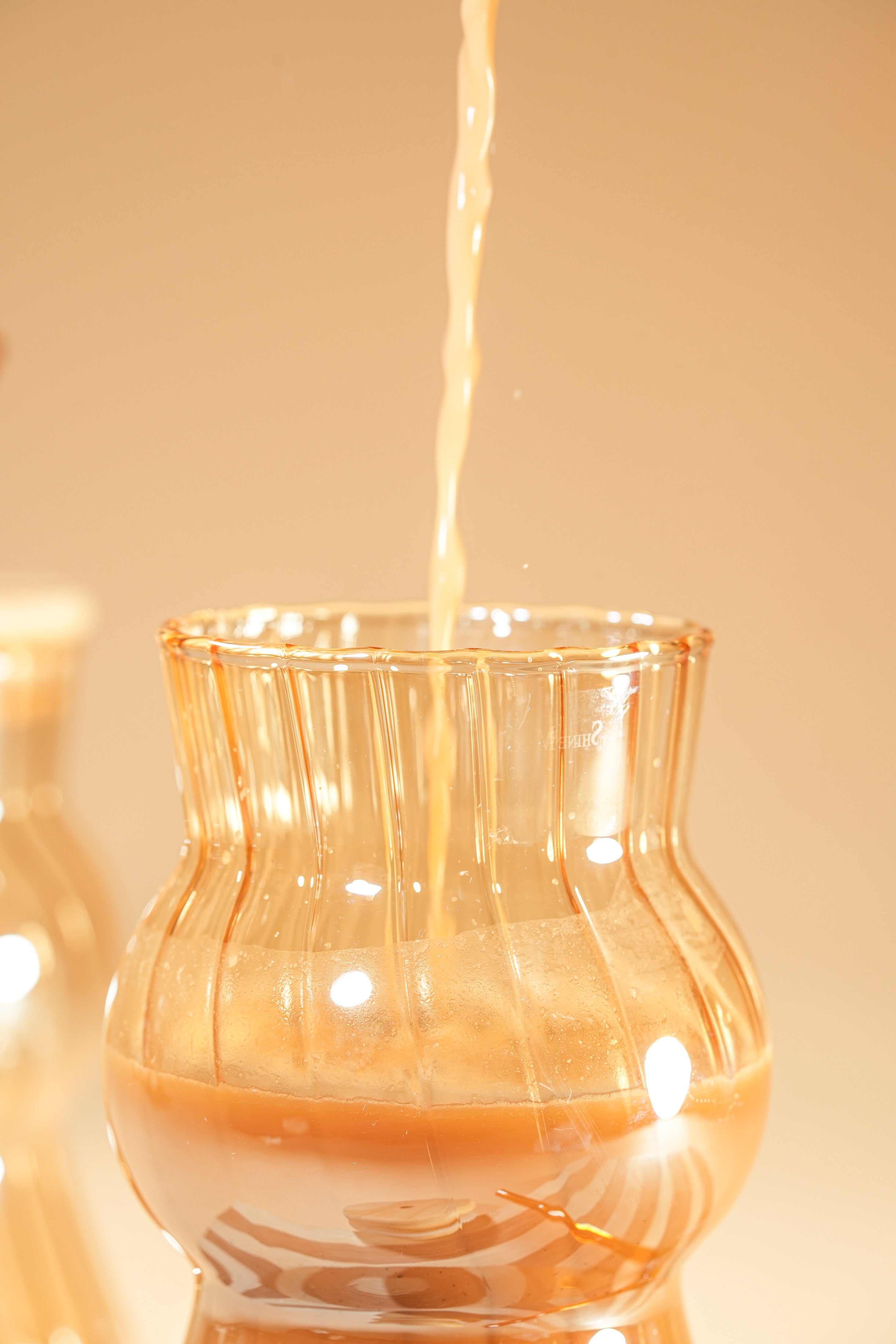 Amber Wave Glass Tumbler with Wooden Lid & Glass Straw Set of 2 (480ml)